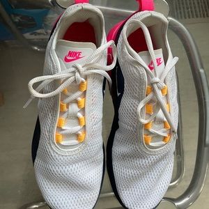 Womans Nike Air Max Motion 2 shoes